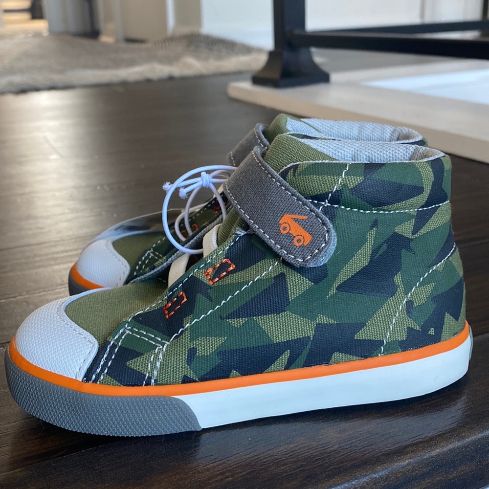 SEE KAI RUN SHOES